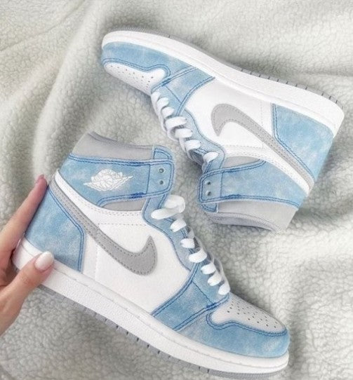 N_ike Air Jordan 1 Hyper Royal