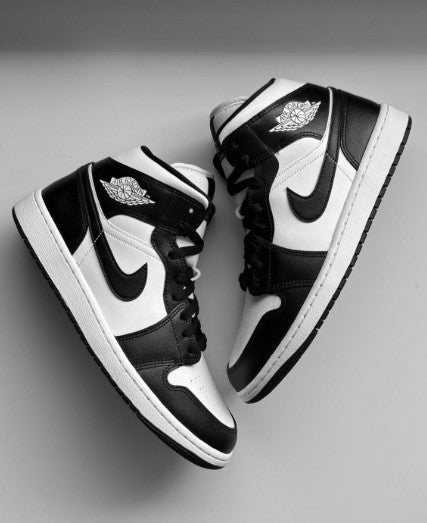 N_ike Air Jordan 1 High OG Black White