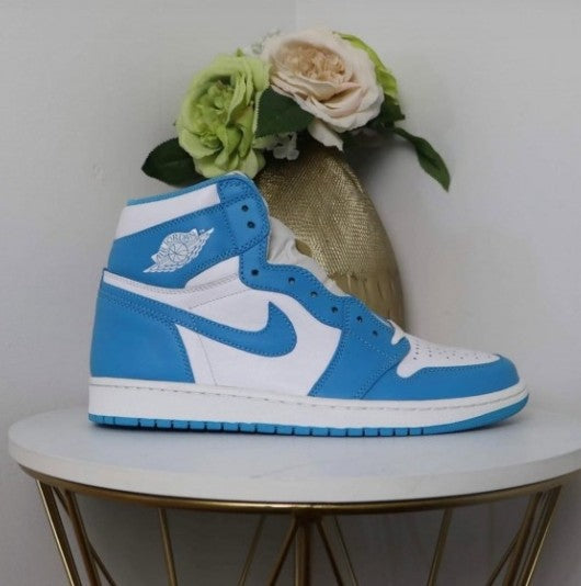N_ikee Air Jordan 1 High OG UNC