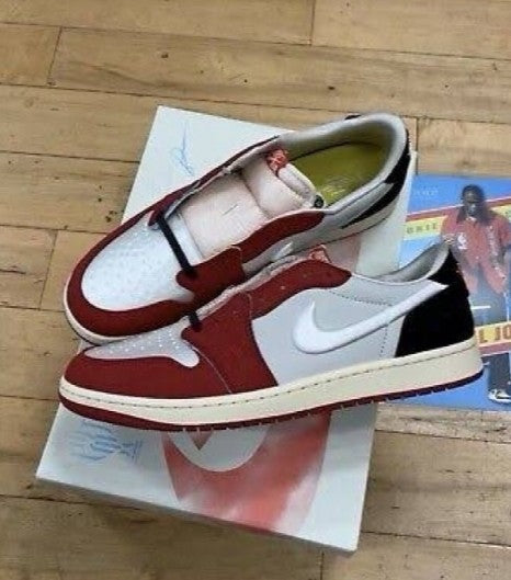 N_ike Jordan 1 Low OG SP Rookie Card x Trophy Room