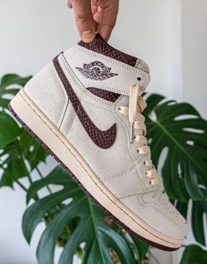 N_ike Air Jordan 1 Retro High OG A Ma Maniére Semi UA