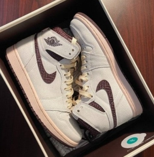 N_ike Air Jordan 1 Retro High OG A Ma Maniére Semi UA