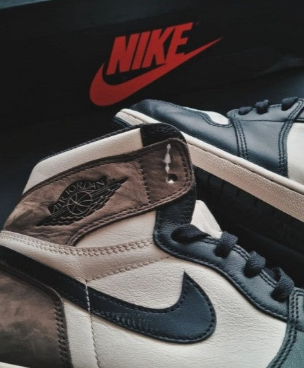 Air Jordan 1 Retro High OG 'Dark Mocha' UA