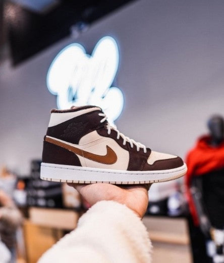 N_ike Air Jordan 1 Mid SE Brown Basalt Oatmeal Semi UA