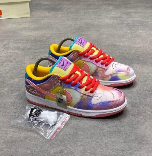 N_ike SB Dunk Low Friends & Family