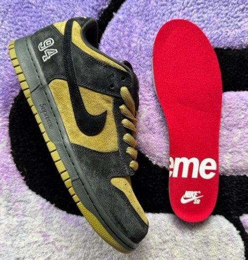Supreme x Nike SB Dunk Low "Camper Green"