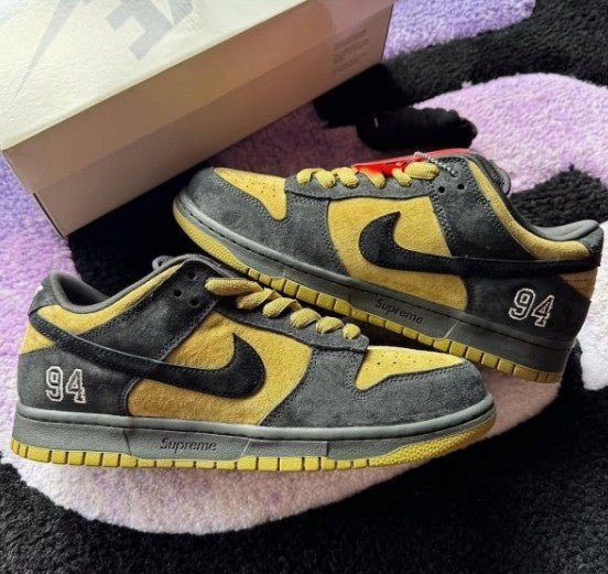 Supreme x Nike SB Dunk Low "Camper Green"