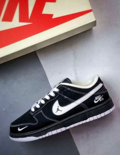 Nike SB Dunk Low "Noir et Blanc"