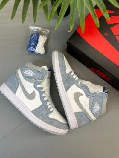 N_ike Air Jordan 1 High Hyper Royal