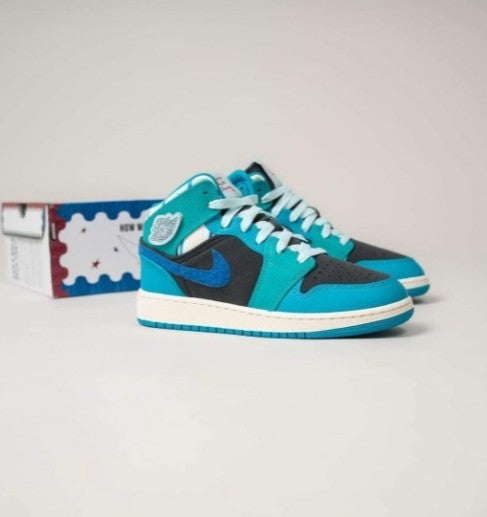 N_ike Air Jordan 1 Mid School