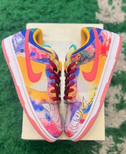 N_ike SB Dunk Low Friends & Family