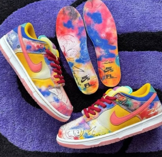 N_ike SB Dunk Low Friends & Family